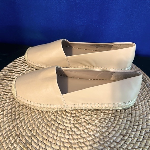 New Charles by Charles David Charles White Omega Flats Espadrilles Size 8.5M - Picture 3 of 8